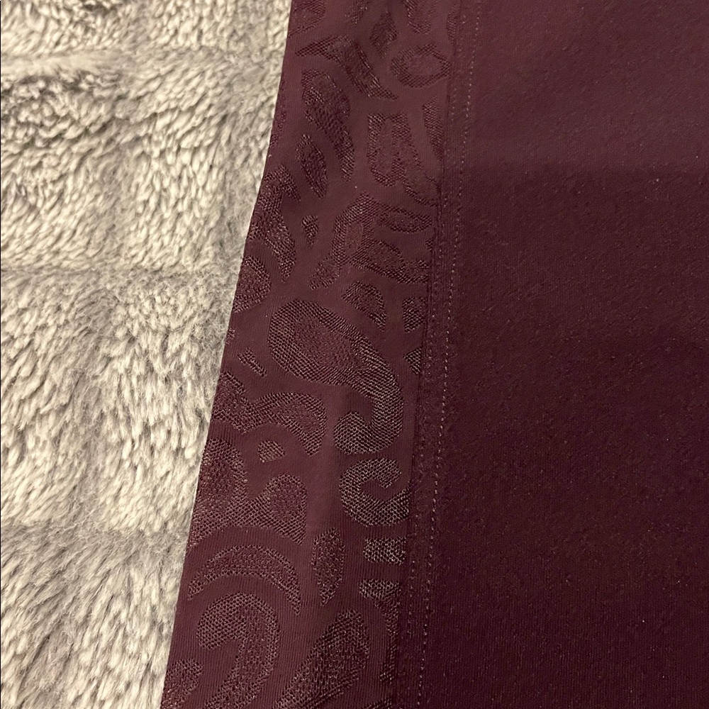 Lululemon paisley sheer lace size 4, 25inseam - Picture 3 of 5
